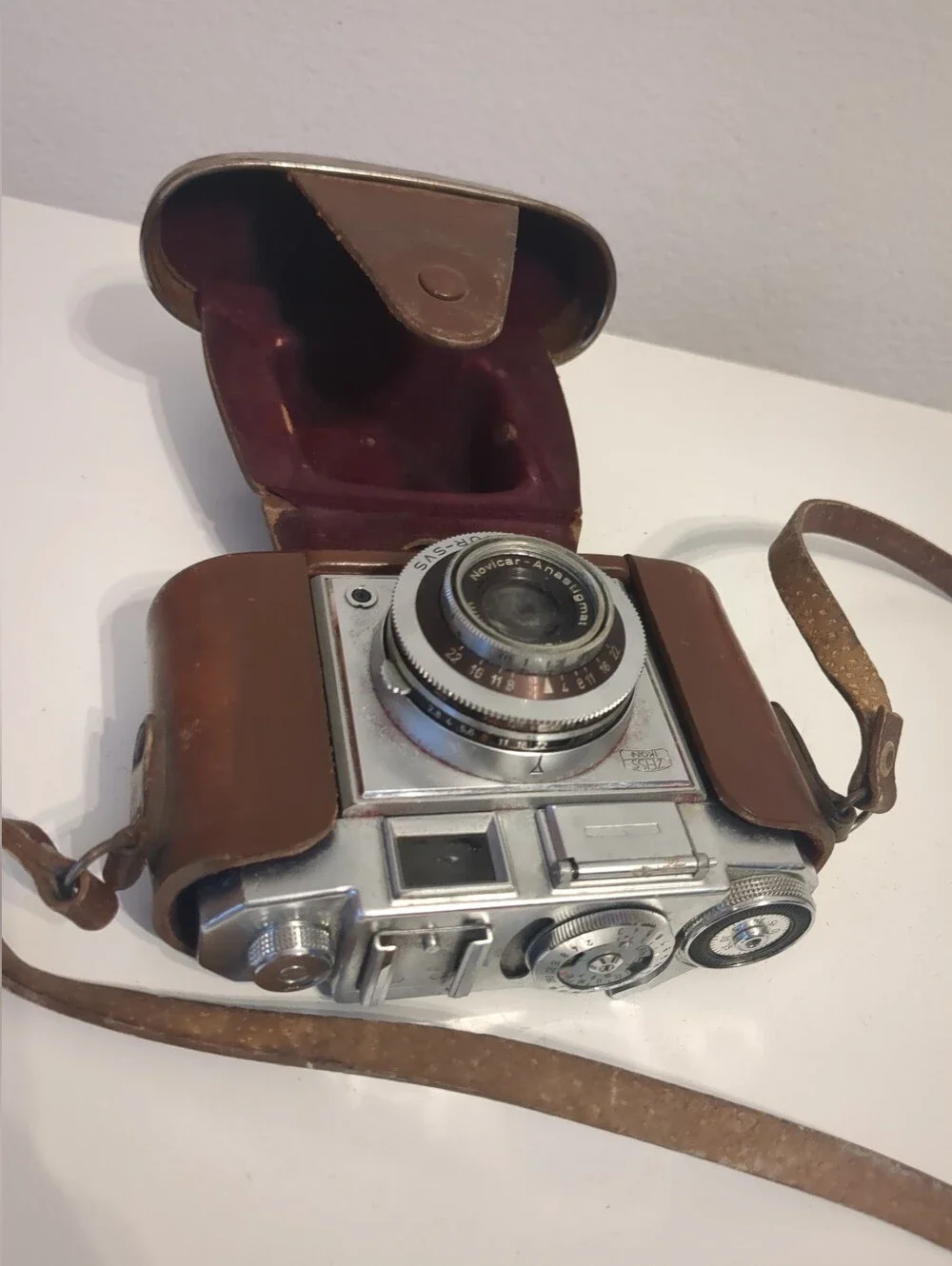 Zeiss With Case Ikon Contina Camera Novicar 1:28 f45mm Lens Prontor-SVS Untested
